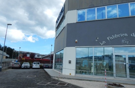 Foto Locale commerciale in Via Caduti del lavoro 2, Ancona Brecce Bianche