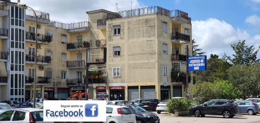 Foto Negozio a Latina Lido di Camaiore di 50 m² in vendita