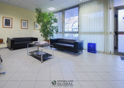 Foto Ufficio in Via Tacito 61, Modena Cittanova - Marzaglia di 246 m²