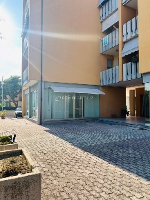 Foto Locale commerciale in Via Edoardo De Filippo 9, Martinsicuro di 66 m²
