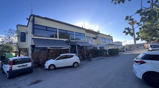 Foto Locale commerciale a Quarrata Centro di 2000 m² in vendita