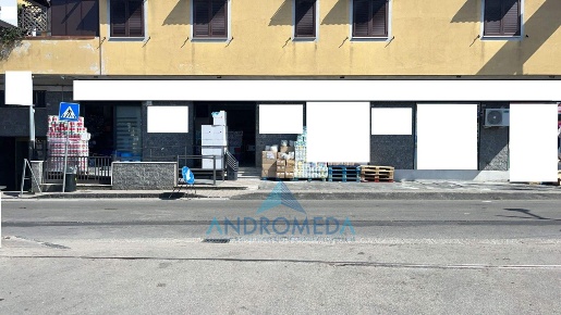 Foto Locale commerciale a Mugnano di Napoli Centro di 420 m² con 4 locali