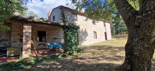 Foto Cessione attività a Roccalbegna Centro di 220 m² con 8 locali