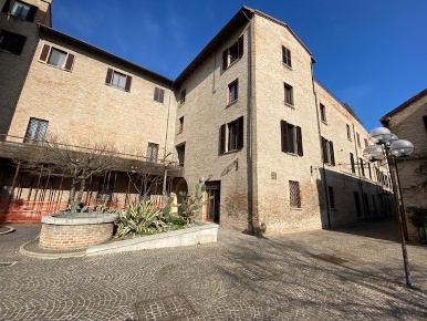 Foto Ufficio in Via Cavour 26, Fano Centro Storico di 650 m² in vendita