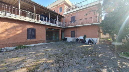 Foto Ufficio in Via Vittorio Rossi, Roma Torre Angela di 1080 m² in vendita