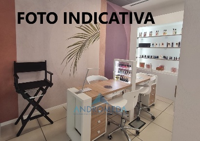 Foto Attività commerciale a Napoli Chiaia di 30 m² con 2 locali in vendita
