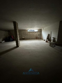 Foto Locale commerciale a Casoria di 350 m² con 2 locali in affitto
