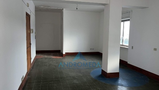 Foto Ufficio a Arzano di 200 m² con 4 locali in affitto