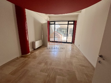 Foto Ufficio in Via Pontinia 78, Latina Piccarello di 241 m² con 10 locali