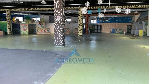 Foto Locale commerciale a Teverola di 1200 m² con 3 locali in vendita