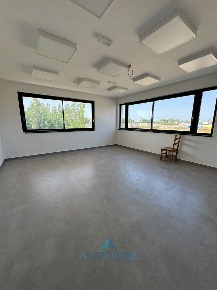 Foto Ufficio a San Marcellino di 250 m² con 4 locali in affitto