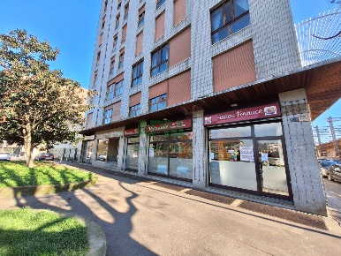 Foto Locale commerciale a Milano Udine di 170 m² con 3 locali in affitto