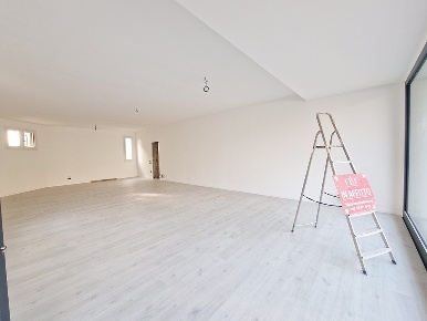 Foto Negozio a Cassola San Zeno San Giuseppe di 60 m² con 2 locali