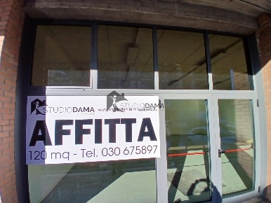 Foto Locale commerciale a Bedizzole Piazza di 120 m² con 1 locali