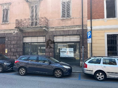 Foto Negozio a Cremona Via Dante di 350 m² in affitto