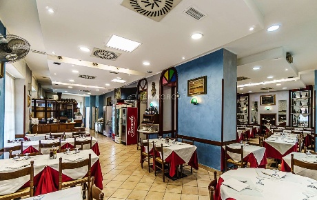 Foto Negozio in Via Marco Aurelio 64 A, Milano Rovereto di 200 m²