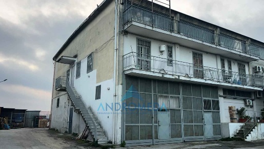 Foto Ufficio a Casandrino di 370 m² con 3 locali in vendita