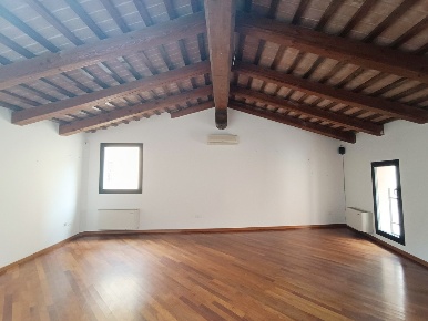 Foto Ufficio a Bassano del Grappa Centro di 45 m² con 2 locali in affitto
