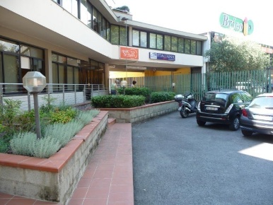 Foto Locale commerciale a Pistoia Pistoia Ovest di 80 m² con 3 locali