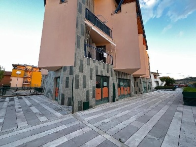 Foto Locale commerciale in Largo 2 giugno, Castelbellino Stazione di 108 m²