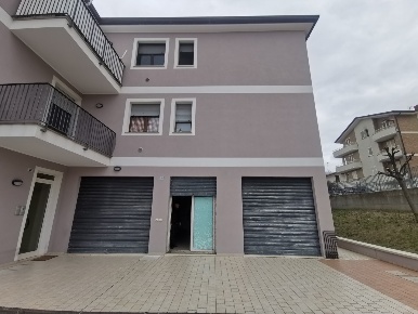 Foto Negozio in Via della Pace 22, Coriano Centro di 103 m² con 1 locali