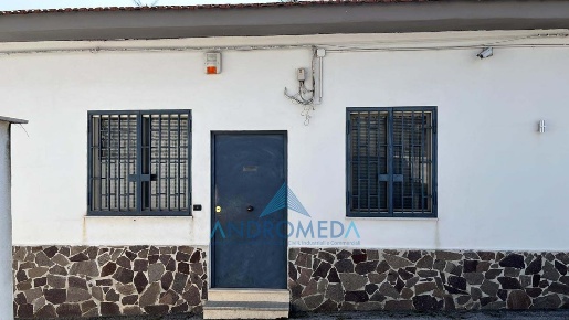 Foto Ufficio a Napoli Bagnoli di 80 m² con 2 locali in affitto