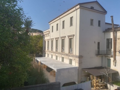 Foto Locale commerciale in via paparelle, Cosenza Centro Storico di 464 m²