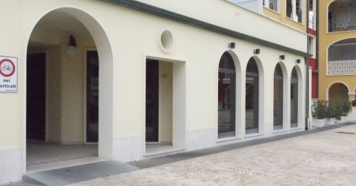 Foto Locale commerciale in Piazza della Marina 35, Porto Recanati Centro