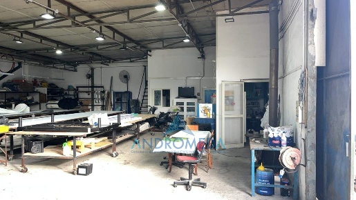 Foto Locale commerciale a Napoli Agnano di 250 m² con 2 locali in affitto