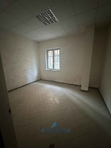 Foto Ufficio a Aversa di 670 m² con 25 locali in affitto