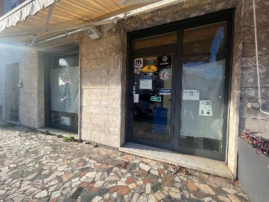 Foto Attività commerciale a Massa Centro di 55 m² con 2 locali in vendita
