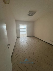 Foto Ufficio a Aversa di 70 m² con 3 locali in vendita
