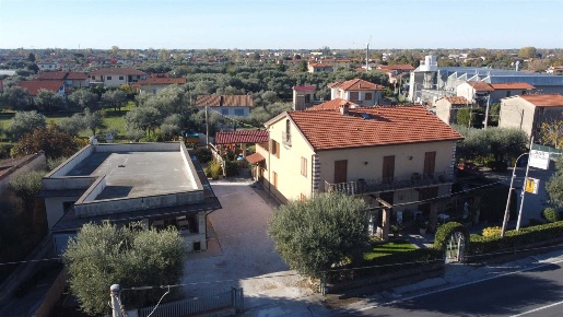 Foto Attività commerciale a Seravezza di 600 m² in vendita