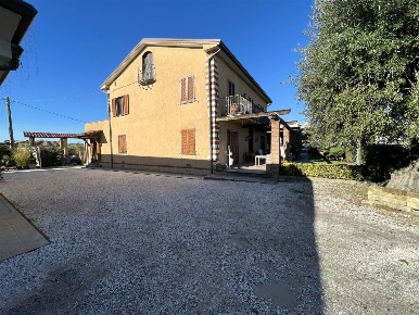 Foto Attività commerciale a Seravezza di 400 m² in vendita