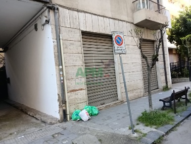 Foto Locale commerciale in VIA PASQUALE GALLUPPI 15, Cosenza Centro