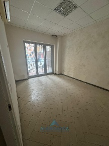 Foto Ufficio a Aversa di 90 m² con 4 locali in vendita