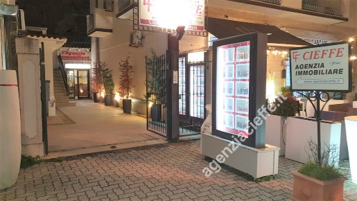 Foto Negozio a Massa Marina di Massa Centro di 60 m² con 2 locali
