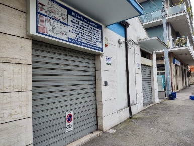Foto Locale commerciale a Pescara Ospedale di 50 m² con 1 locali in vendita