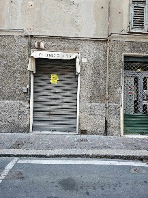 Foto Negozio in via guido poli 11r, Genova Pontedecimo di 27 m² in vendita