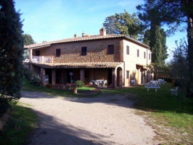 Foto Bed and Breakfast a Montaione di 600 m² con 30 locali in vendita