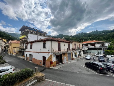 Foto Ufficio a Montignoso Capanne, Prato di 56 m² con 2 locali in vendita