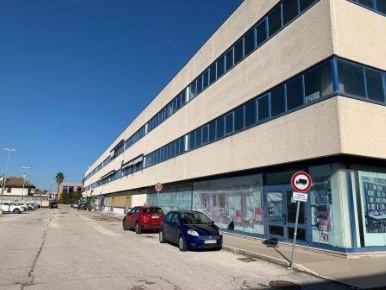 Foto Locale commerciale in via Pasubio 42, San Benedetto del Tronto
