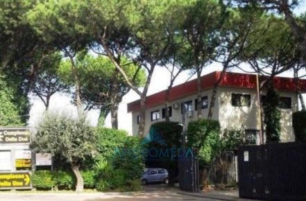 Foto Locale commerciale a Casoria di 120 m² con 3 locali in affitto