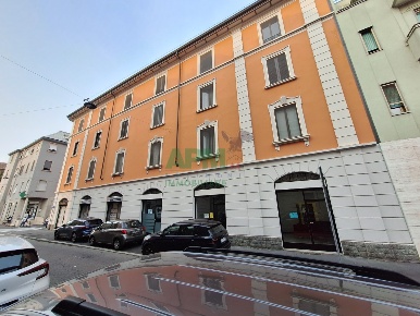 Foto Locale commerciale a Milano Santa Giulia di 100 m² con 5 locali