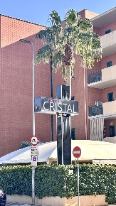 Foto Attività commerciale in VIA SANDRO PERTINI, Massafra di 600 m²