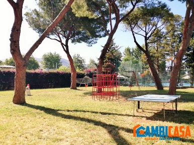 Foto Appartamento in Viale Michelangelo, Palermo di 197 m² con 7 locali