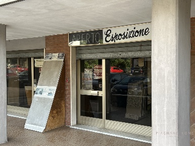 Foto Locale commerciale in Via Europa, Pontremoli Centro di 189 m²