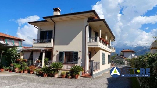 Foto Casa indipendente in Via Arezzo, Carrara Avenza di 100 m² con 5 locali