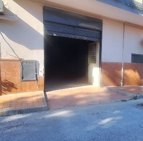 Foto Magazzino in Via Brindisi, Casoria Centro di 170 m² con 1 locali
