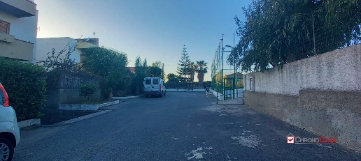 Foto Magazzino in via Francesco Saja, Rometta Rometta Marea di 16 m²